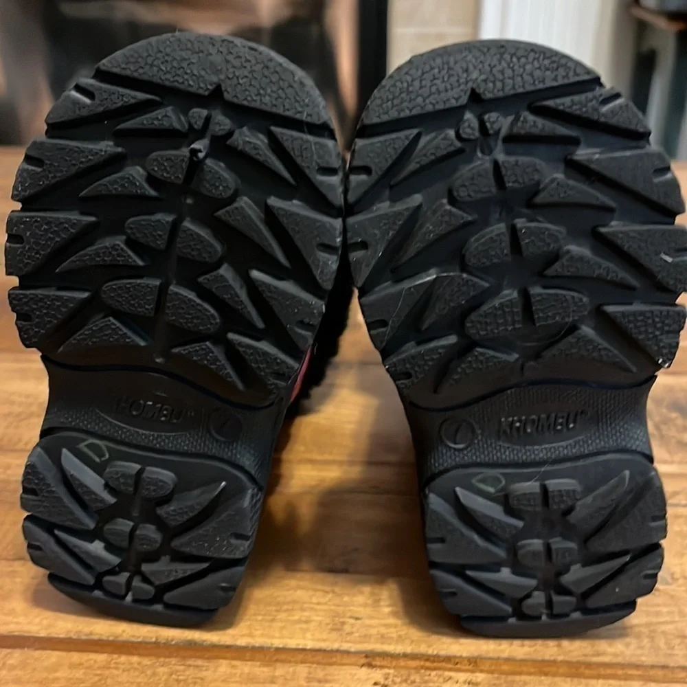 𝅺khombu Little Snowflake girls Snow/Rain Boots, size 7, pink and black.
